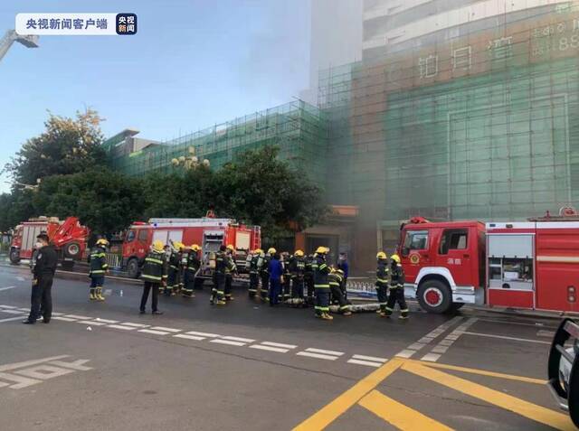 四川凉山州西昌市一酒店发生火灾 无人员伤亡