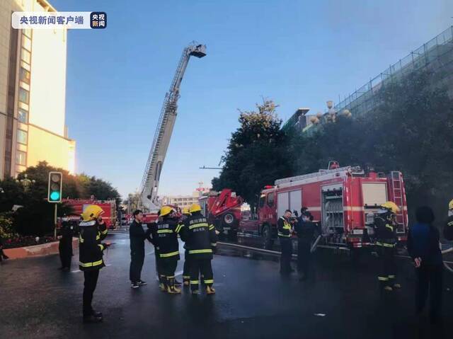 四川凉山州西昌市一酒店发生火灾 无人员伤亡