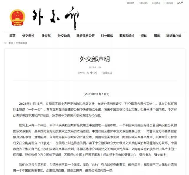 “明明是只老鼠，却在镜子里把自己看成狮子王”