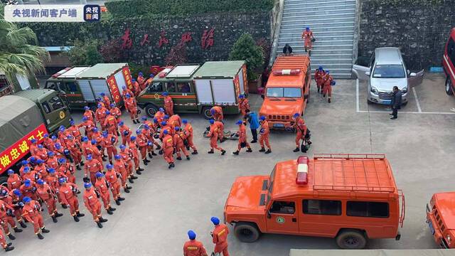 云南哀牢山救援行动进行时 277名森林消防员投入搜救