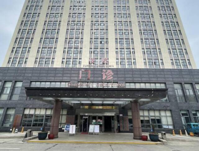 女生做胸透被要求脱光上衣 医生:检查的人没男女之分