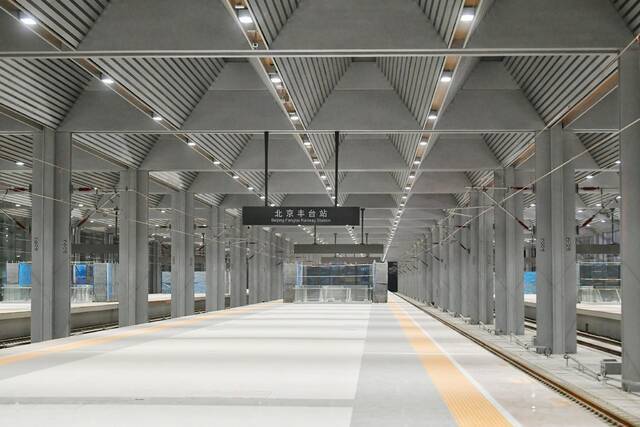车站装修已接近尾声，给人一种开阔的视觉体验。新京报记者王贵彬摄