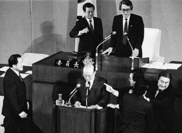 1988年末，韩国“第五共和国听证会”