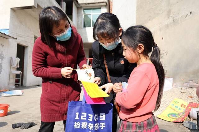 国际反家暴日特别报道 远离家暴 法治护