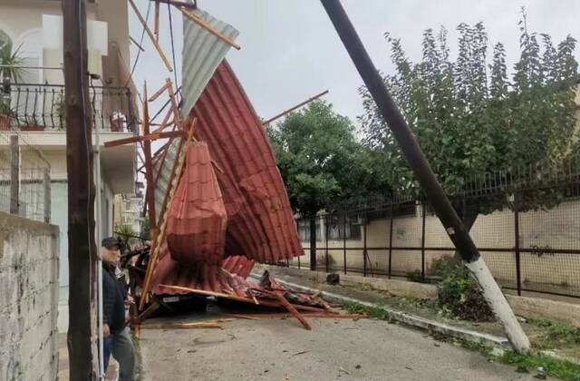 希腊西部暴雨引发洪水 致1人死亡