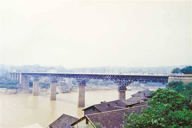 山与城丨关于重庆中心城区跨江第一桥，这些故事可能你不了解