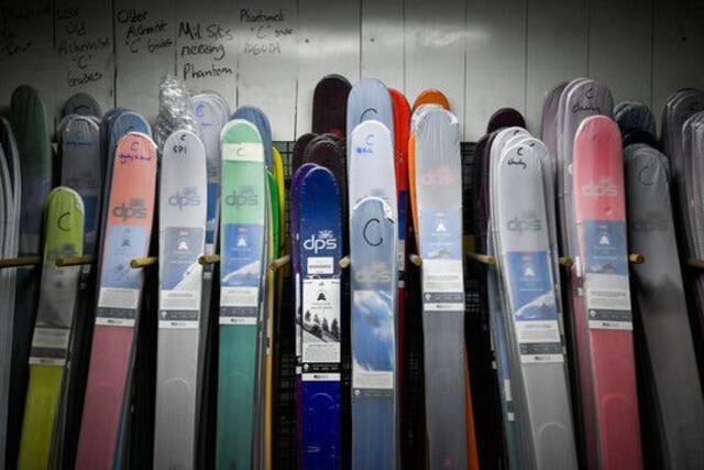 DPS Skis生产销售的滑雪板图源：《纽约时报》