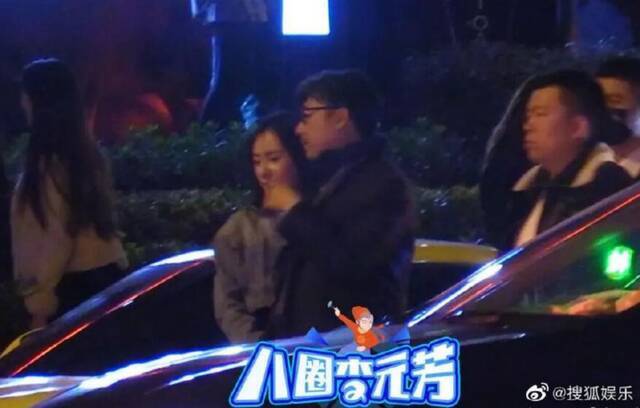 11月29日，#王岳伦搂美女同回酒店#出现在热搜图源：搜狐娱乐