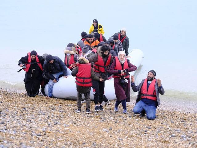 全球连线丨英国非法移民骤增 难民问题难解
