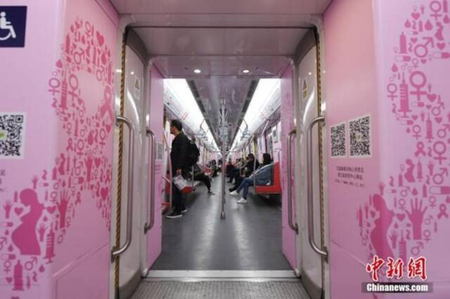 资料图：杭州地铁防艾专列中新社记者王刚摄