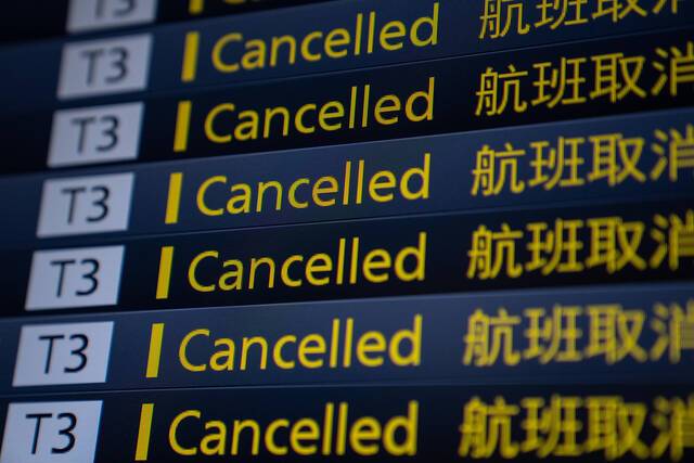 ↑11月30日，日本东京羽田机场大量航班取消。图据视觉中国