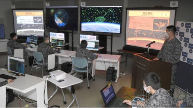 11月30日，日本航空自卫队“宇宙作战队”向媒体展示了训练。（共同社）