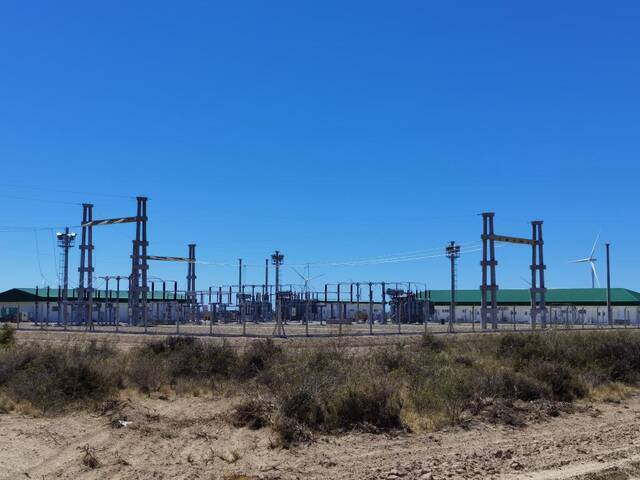 这是1月22日在阿根廷玛德琳港拍摄的罗马布兰卡风电项目一期和三期变电站。新华社发（中国电建阿根廷分公司供图）