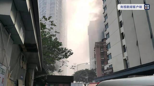 重庆朝天门窗帘批发市场发生火灾 火势已控制 暂无人员伤亡