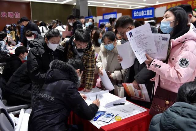 扎根基层教育坚守育人初心东北师范大学举办全国高校2022届毕业生教育人才招聘会