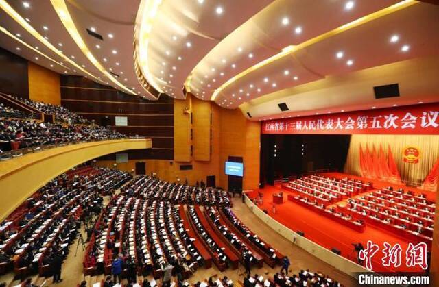 资料图： 2021年1月26日，江西省第十三届人民代表大会第五次会议开幕。刘占昆摄