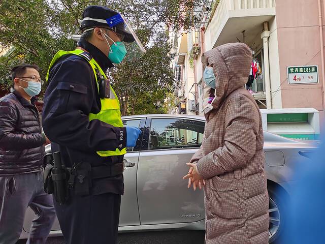 上海浦东牡丹路186弄小区第二次核酸采样完成，多部门服务居民