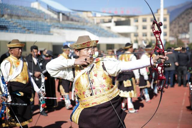 品美食、射响箭、抱石头......体验特色西藏“工布”新年