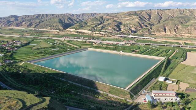 图为扬黄工程环县张南湾水库。（庆阳市扬黄续建工程建设管理局提供）