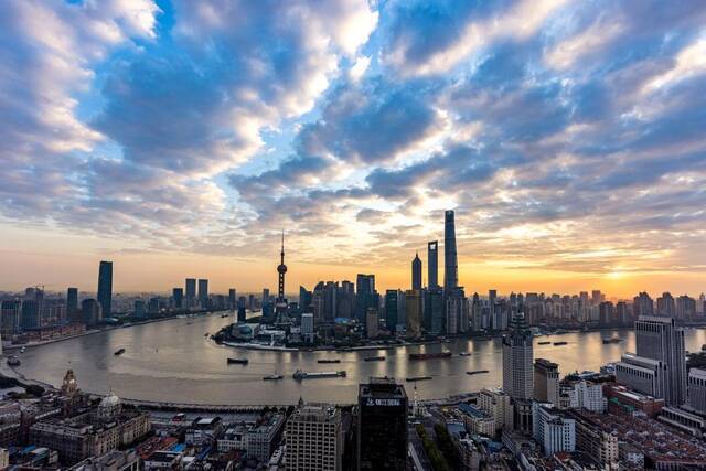 11月3日的上海晨景。（新华社发，刘德功摄）