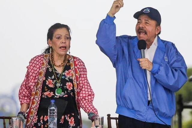 资料图：尼加拉瓜总统奥尔特加和副总统、妻子穆里洛图自社交媒体