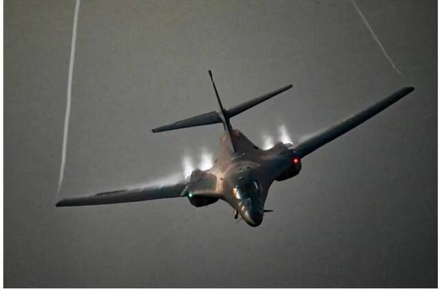 美轰炸机这样的举动难道不是“彩排”攻击中国？