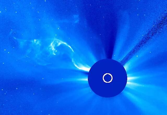 天文学家观察到巨大恒星爆发威力是太阳的10倍