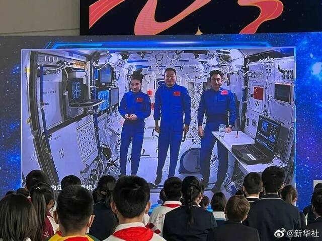 中国空间站首次太空授课 太精彩了！
