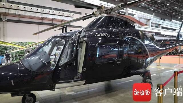12月9日，海南首单“零关税”飞机——AW-109E直升机。记者吴兴财摄