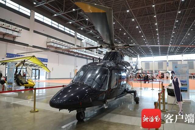 12月9日，海南首单“零关税”飞机——AW-109E直升机。记者吴兴财摄