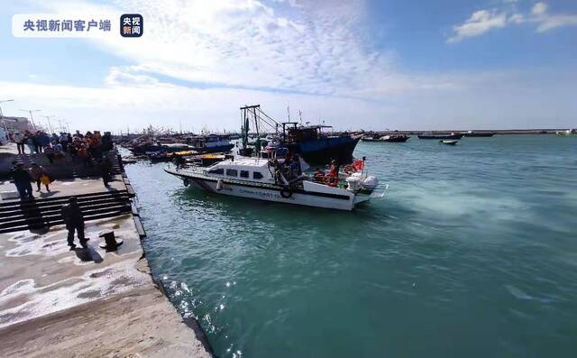 海南儋州一渔民海上受伤昏迷 海警紧急救助