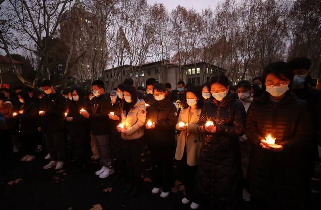 点亮烛光！东大人，吾辈当自强！