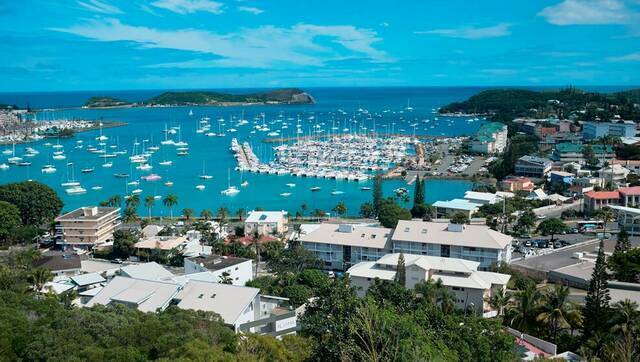 新喀里多尼亚的首府努美阿湾的全景，图自美媒