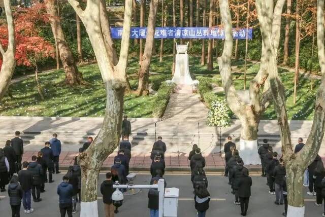 第八次祭奠  河海大学举行南京大屠杀死难者国家公祭日悼念活动