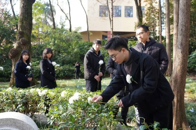 第八次祭奠  河海大学举行南京大屠杀死难者国家公祭日悼念活动