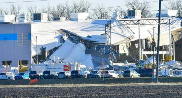 美国一亚马逊仓库被龙卷风摧毁致6人死亡 仓库坍塌前曾收到警报