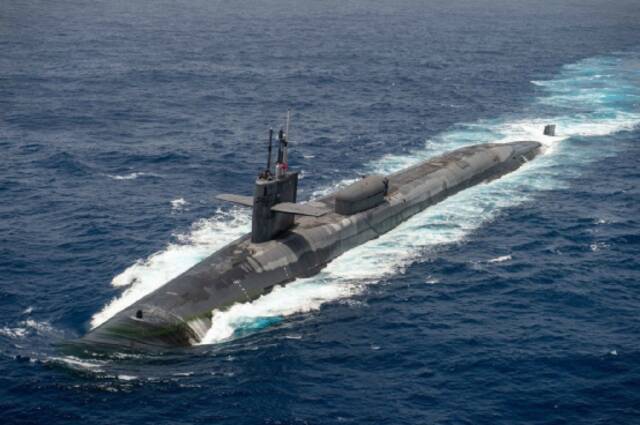 美媒突然炒作“三艘核潜艇同时上浮震慑中国”，仔细一看……