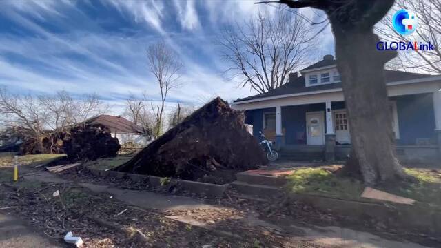 全球连线丨美国中部多地遭遇龙卷风袭击 已造成80多人死亡