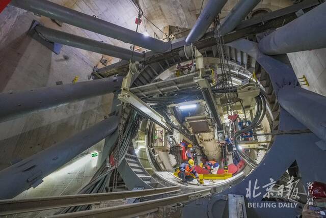 北京地铁3号线有新进展，480吨盾体机开始地下掘进