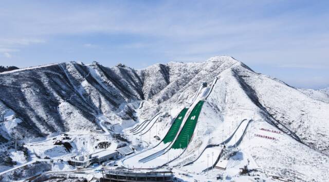 拥有世界最大跳台群！国家跳台滑雪训练科研基地河北落成