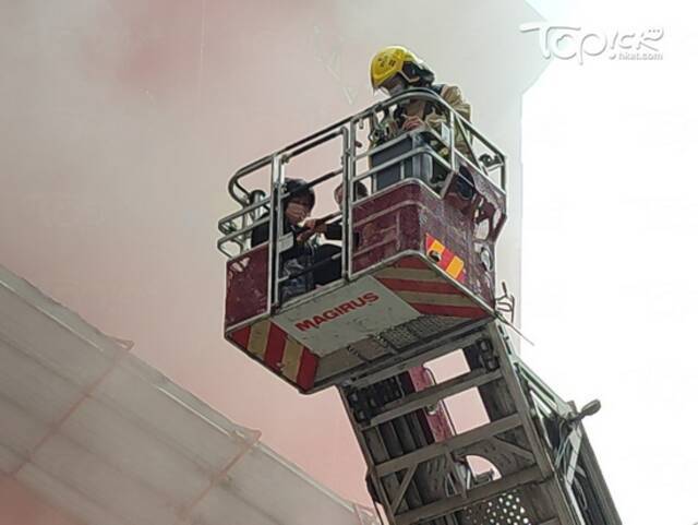香港铜锣湾世贸中心突发大火：全部人获救 14人送院