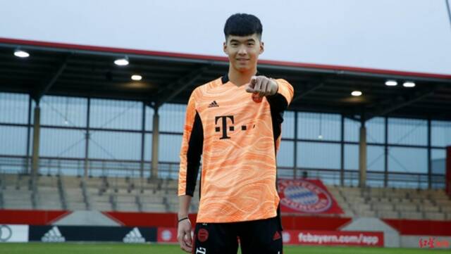 拜仁首次签下中国球员：18岁！门将！球迷：希望一辈子别回中超