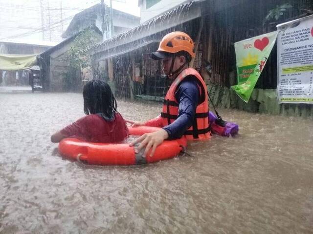 超强台风“雷伊”来袭，菲律宾近10万人撤离