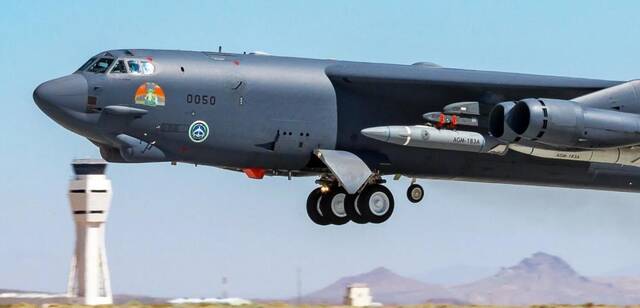 B-52H轰炸机悬挂AGM-183A。图源：The Drive网站