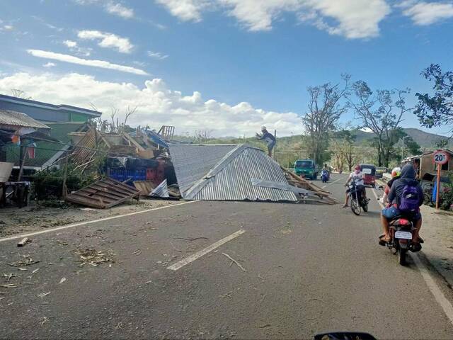 台风“雷伊”过境菲律宾 已致31人死亡超37万人受灾