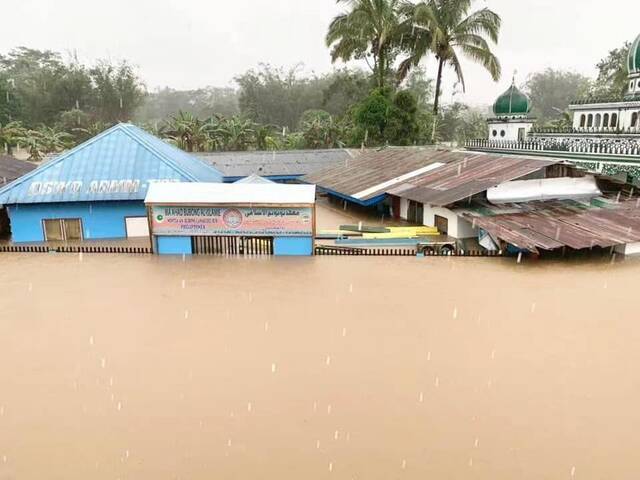 台风“雷伊”过境菲律宾 已致31人死亡超37万人受灾