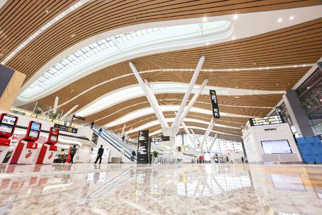 贵阳龙洞堡国际机场T3航站楼正式投运