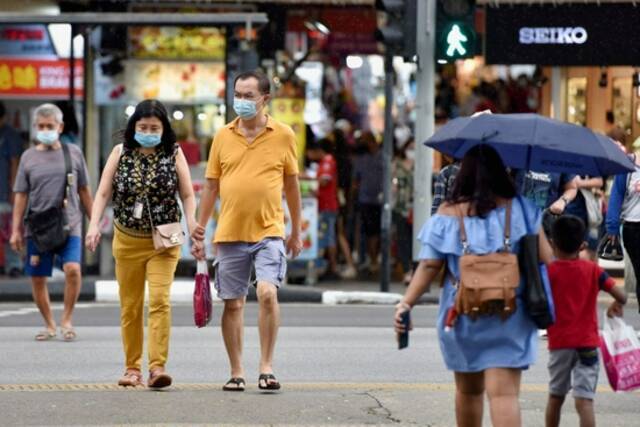 疫情中的新加坡街头路透社资料图