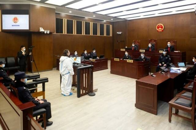 图片来自“上海一中法院”微信公众号