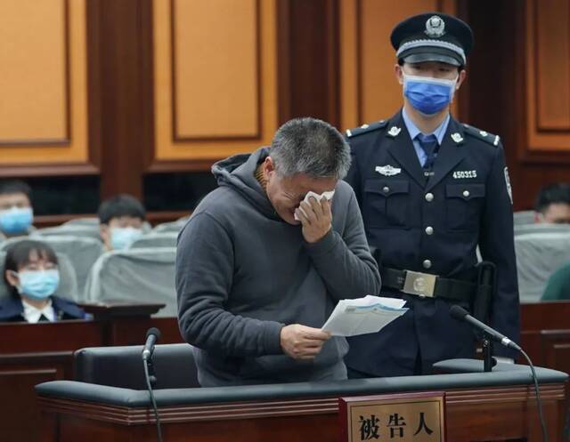 被控受贿超1.7亿！广西落马官员当庭认罪，声泪俱下